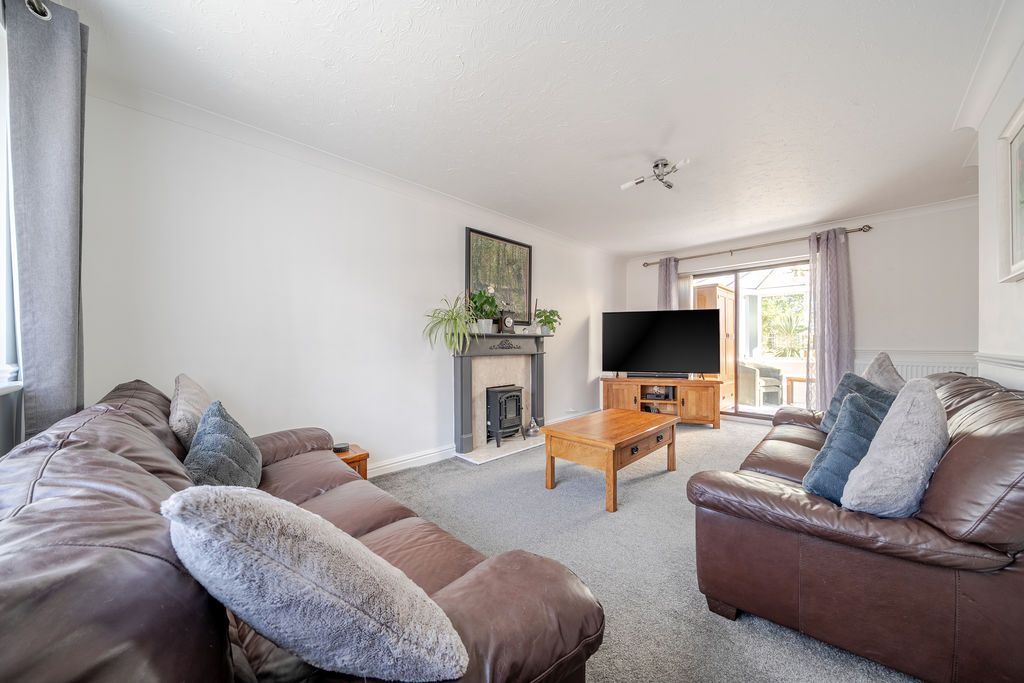 Property photo 3 of 23 Lounge