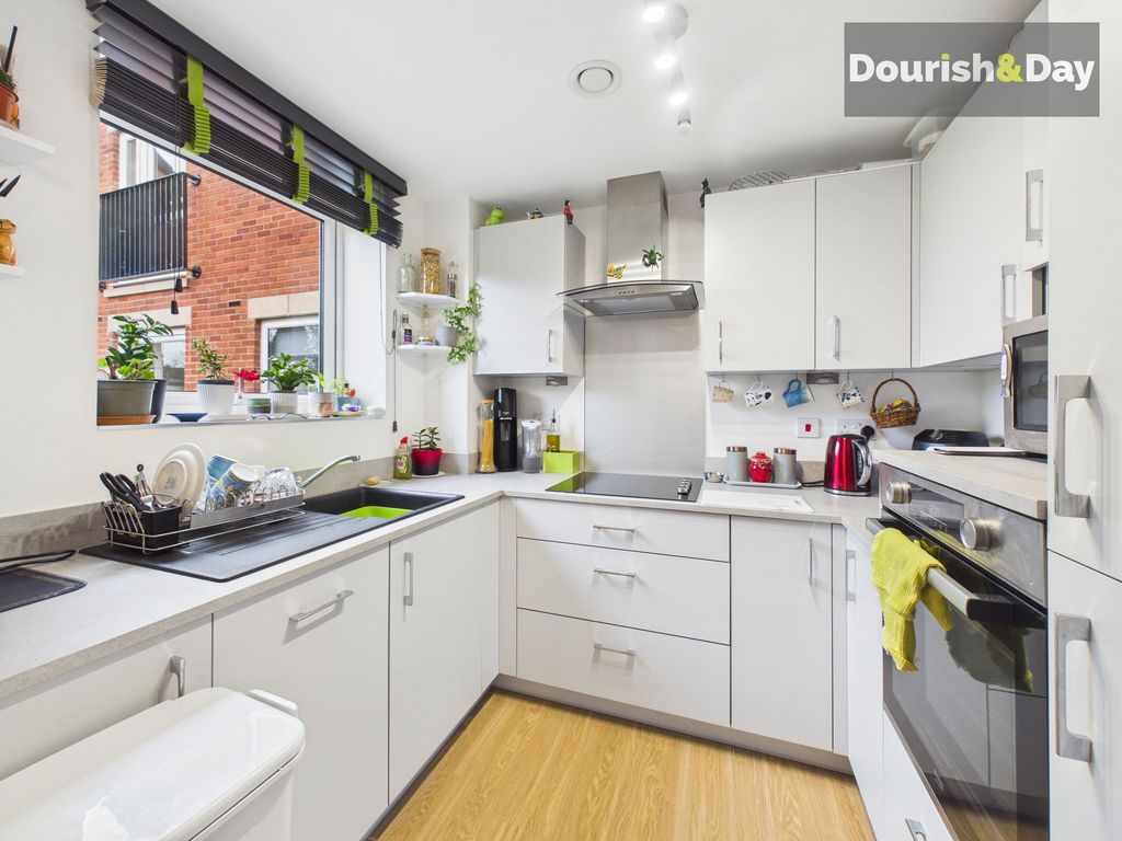 Property photo 3 of 18 Kitchen