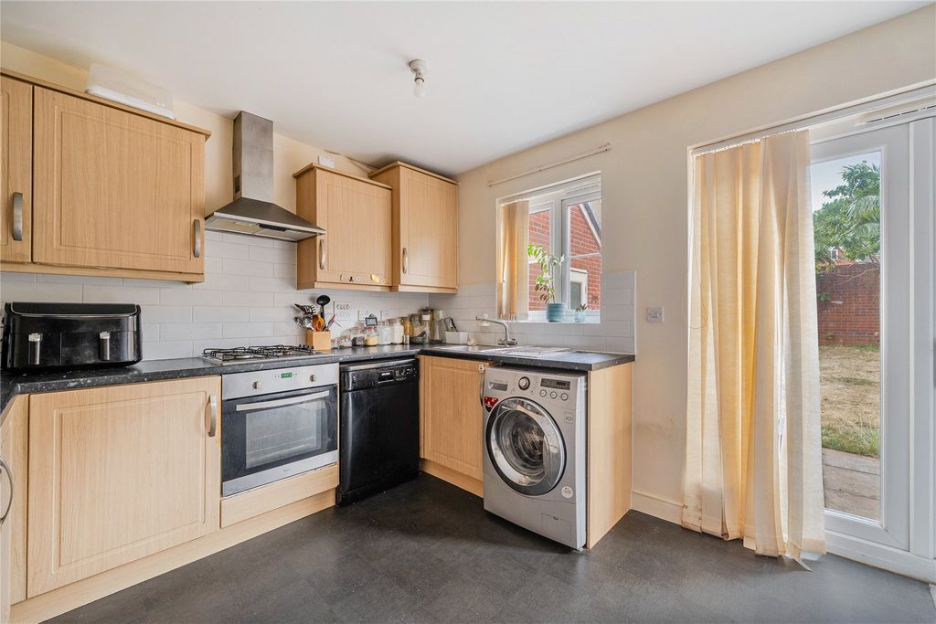 Property photo 3 of 12 Kitchen