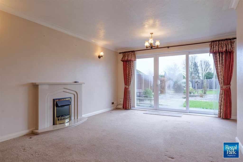 Property photo 2 of 28 Lounge