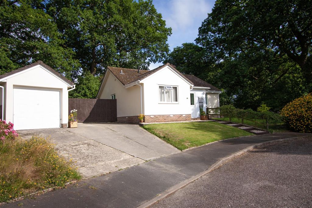 Property photo 1 of 24 Heath Common