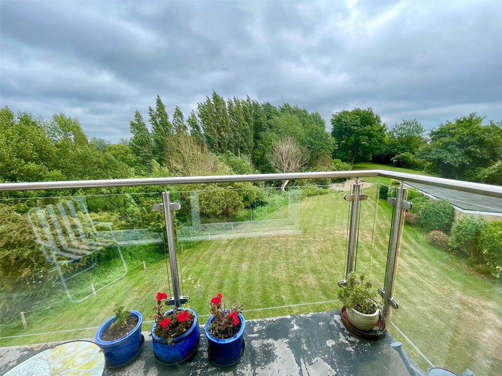Property photo 1 of 22 Picture No. 01
