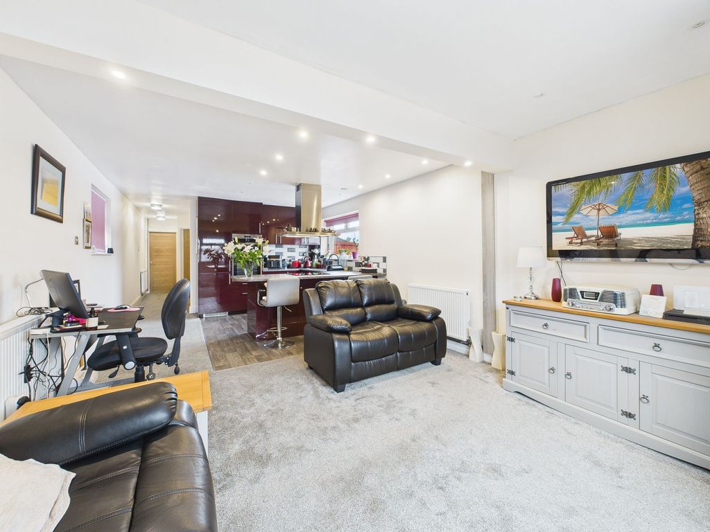 Property photo 2 of 11 Open-Plan Living