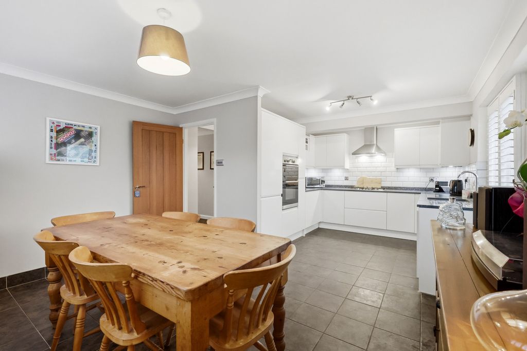 Property photo 2 of 29