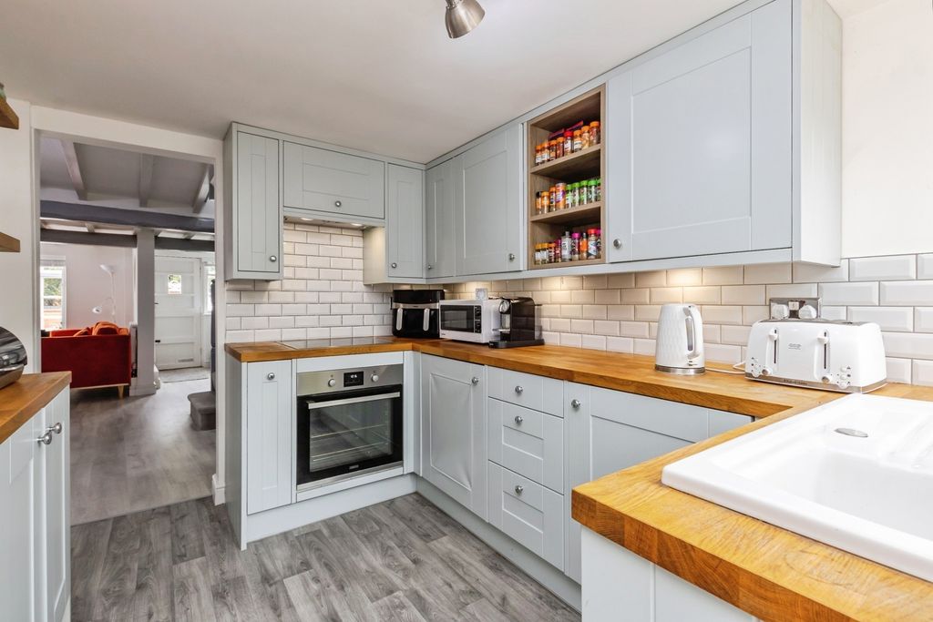 Property photo 2 of 17 Kitchen