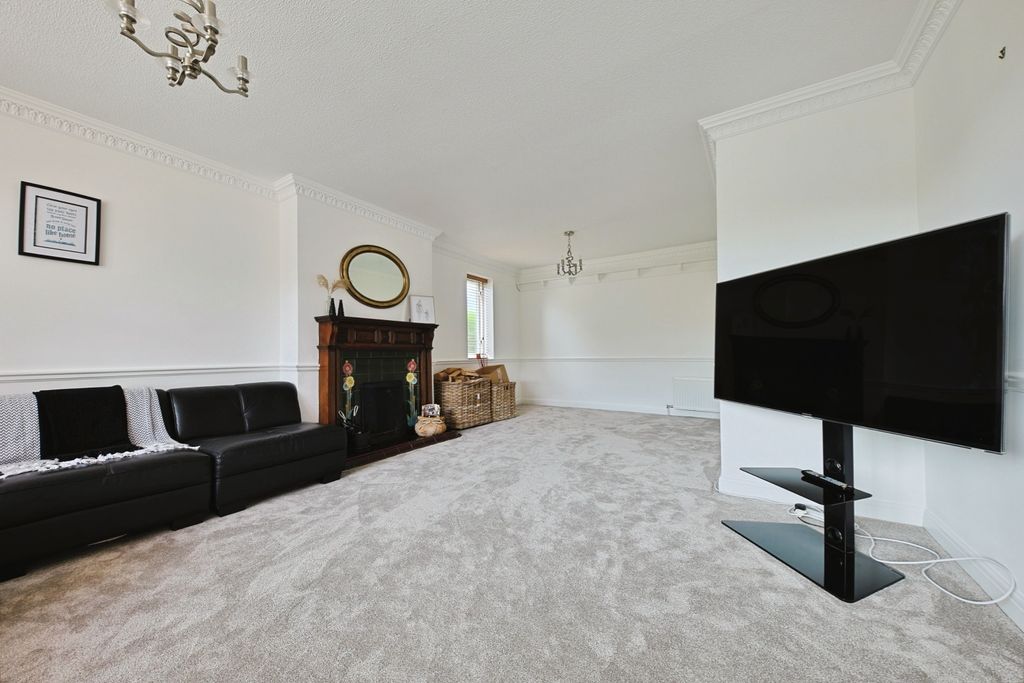 Property photo 2 of 18 4187314