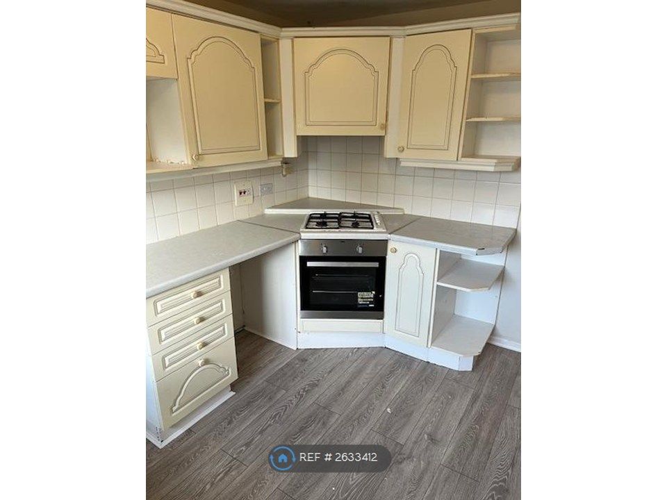 Property photo 3 of 8 Kitchen