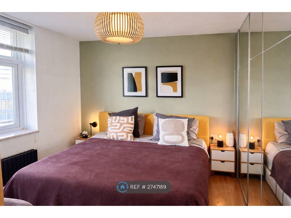 Property photo 3 of 20 Master Bedroom