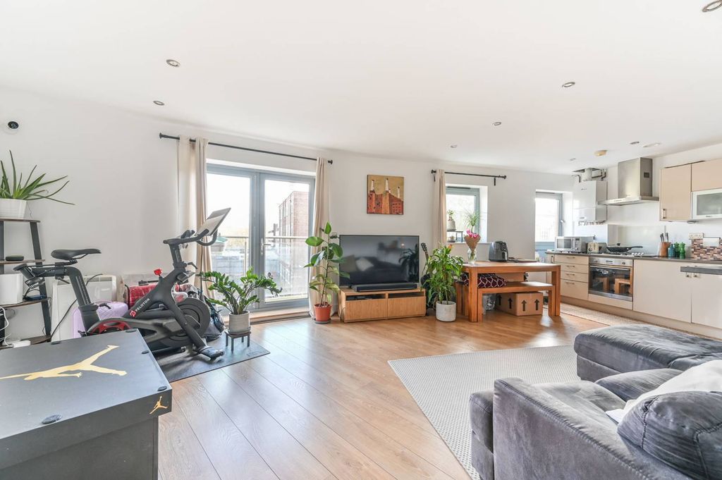 Property photo 2 of 8