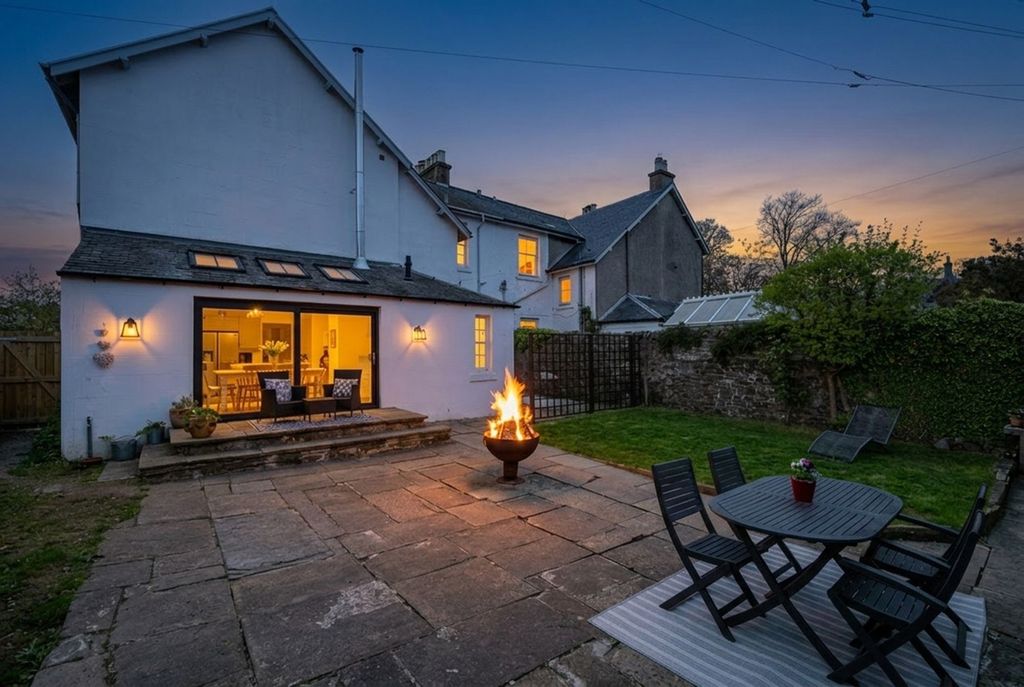 Property photo 1 of 33 Garden Night