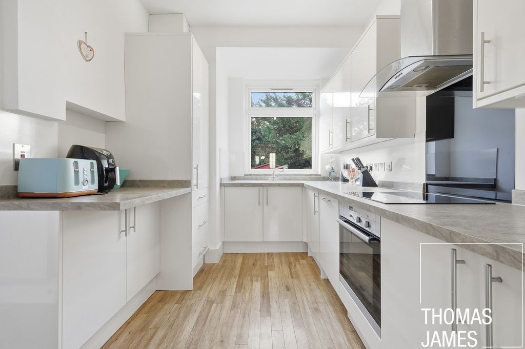 Property photo 2 of 31