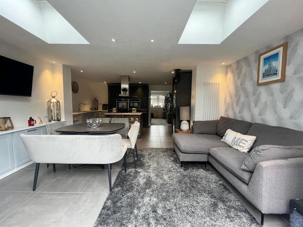 Property photo 2 of 27 Image (5).Png