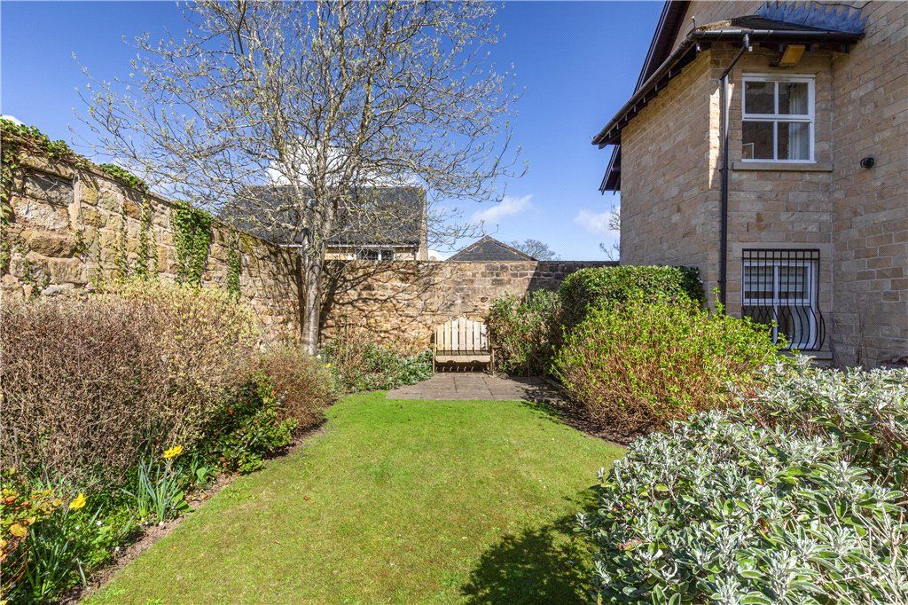Property photo 3 of 15 Communal Garden