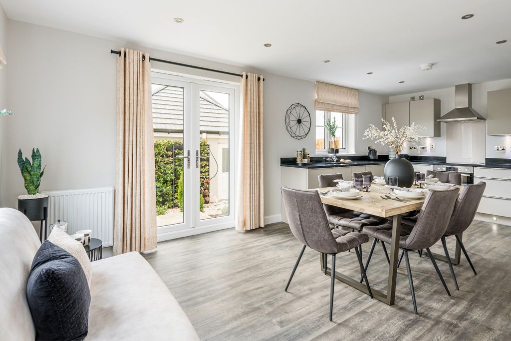 Property photo 3 of 10 Dining Room In 4 Bedroom Home