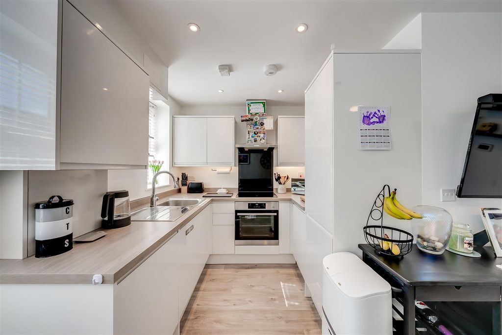 Property photo 3 of 14 A7S01158Hdr.Jpg