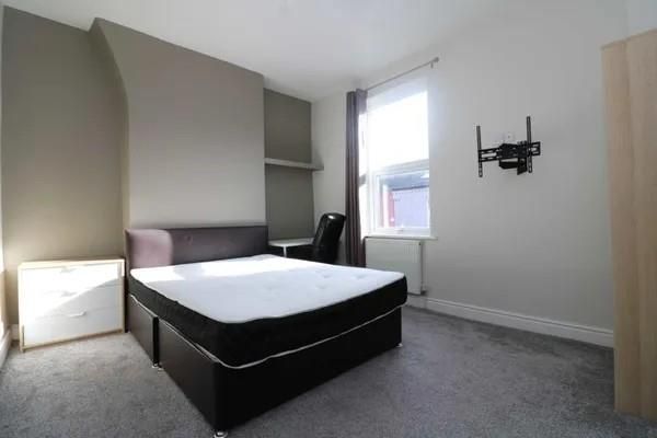 Property photo 2 of 6 Bedroom 2.Jpg