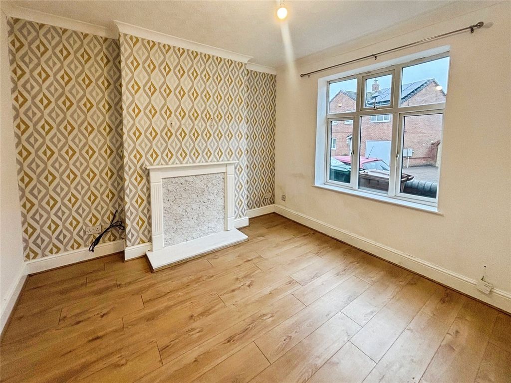 Property photo 2 of 18 Lounge