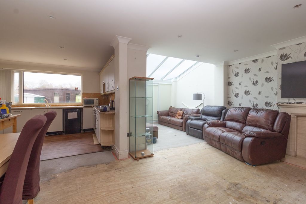 Property photo 2 of 23