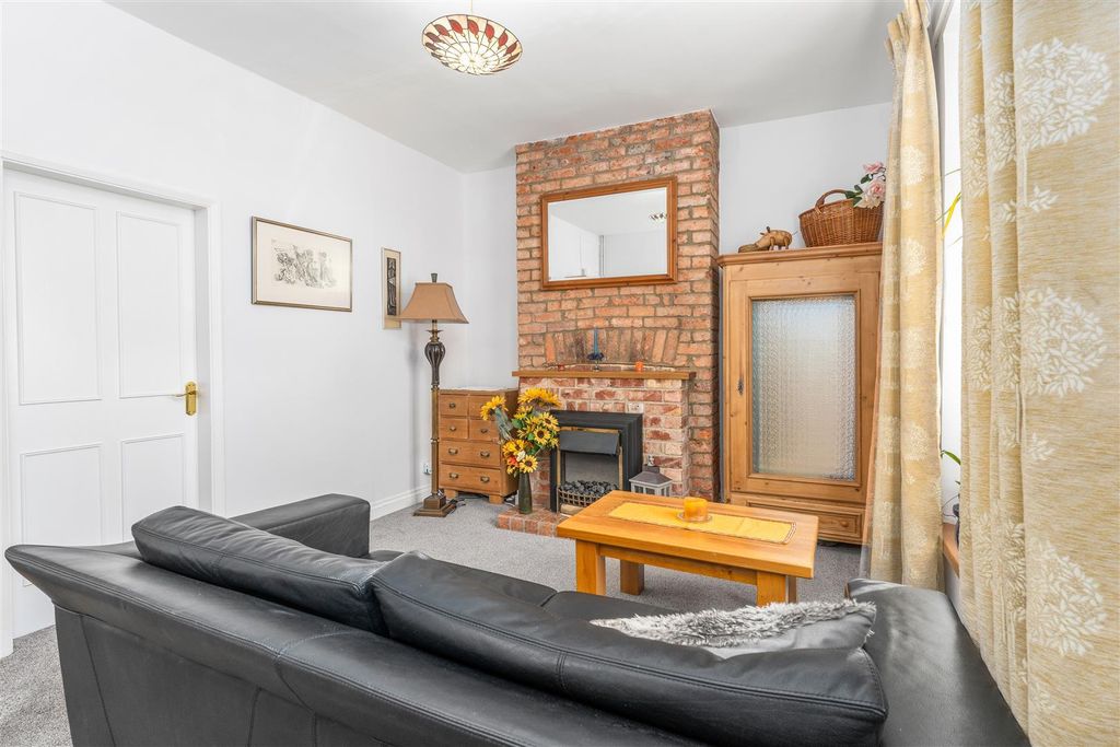 Property photo 2 of 14 9 Church Street, Bodicote-4_1.Jpg