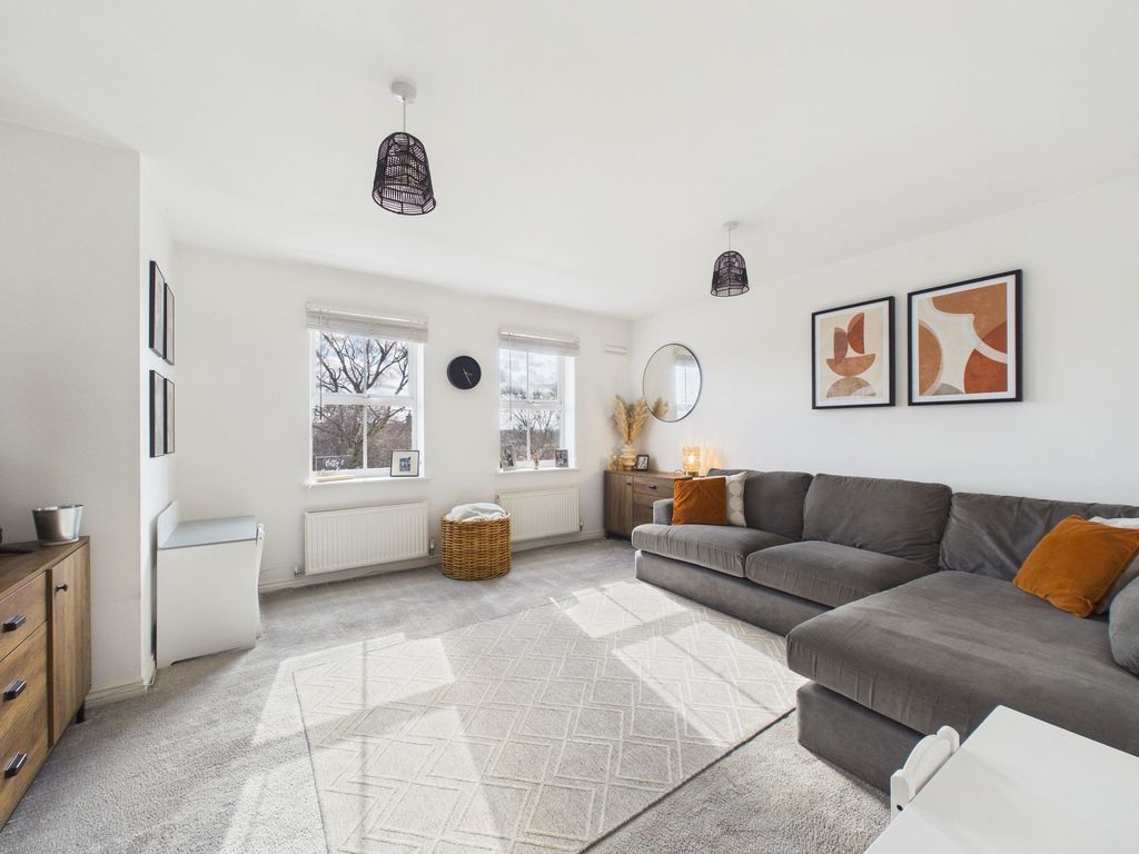 Property photo 2 of 13 Lounge