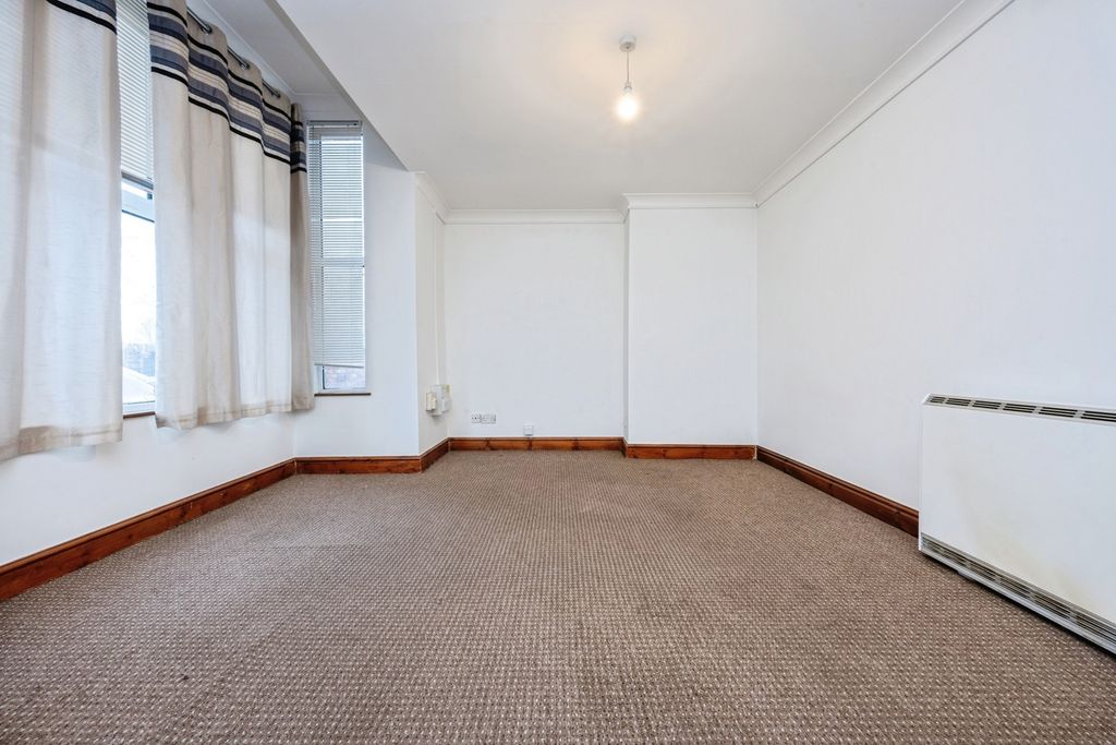 Property photo 2 of 12 Lounge