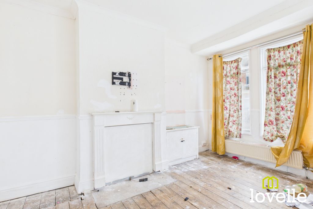 Property photo 2 of 11