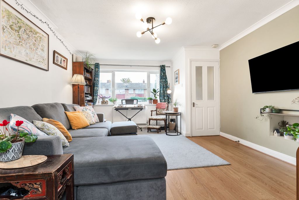 Property photo 2 of 18 24 Resbury Clsawston (4).Jpg