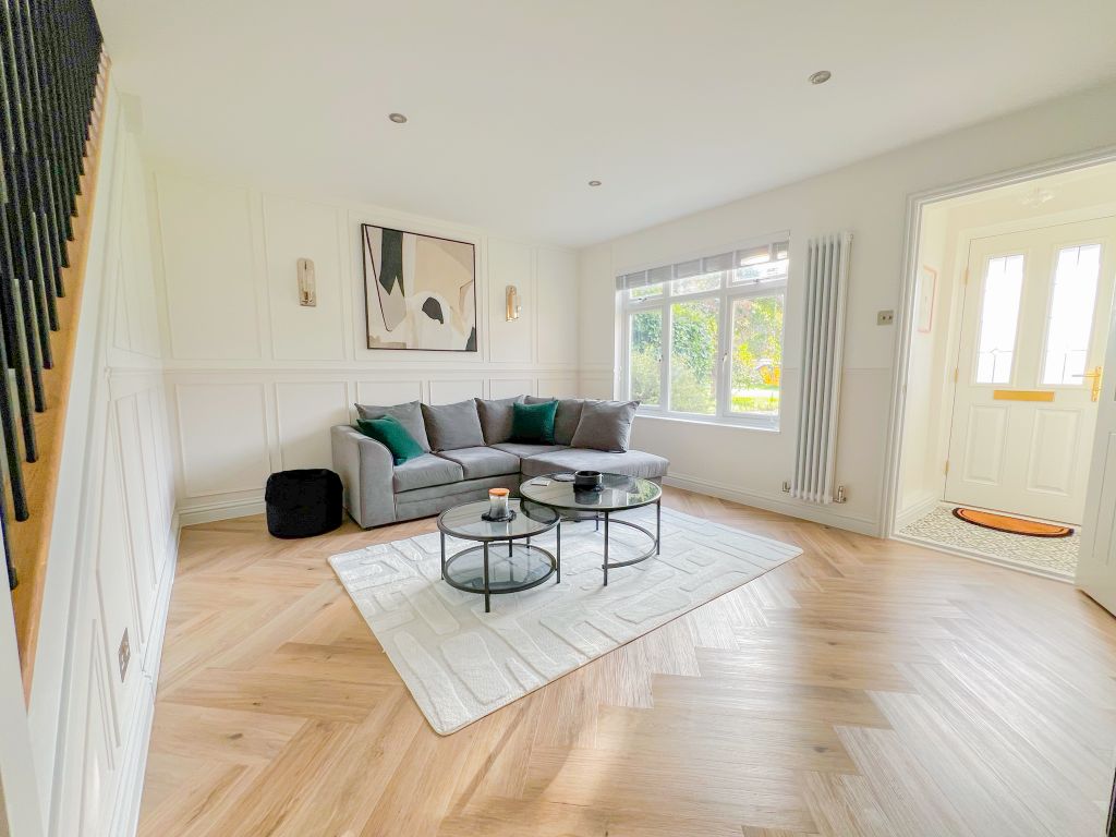 Property photo 3 of 18 Livingroom4