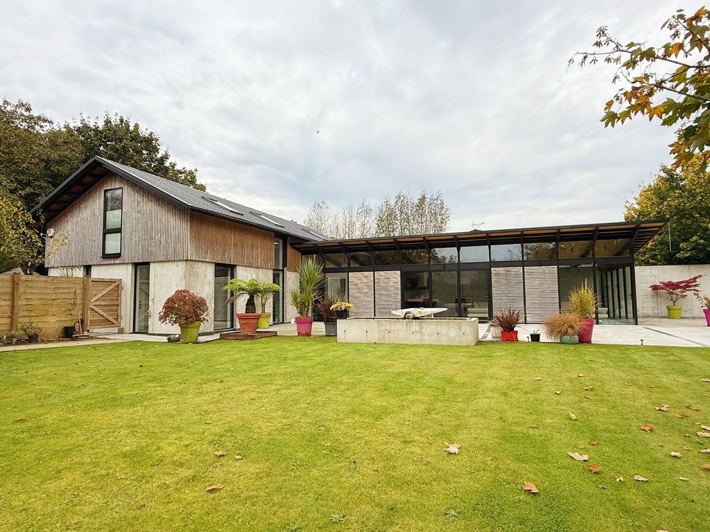 Property photo 1 of 28