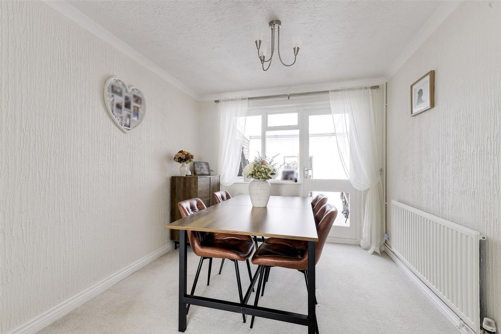 Property photo 3 of 25