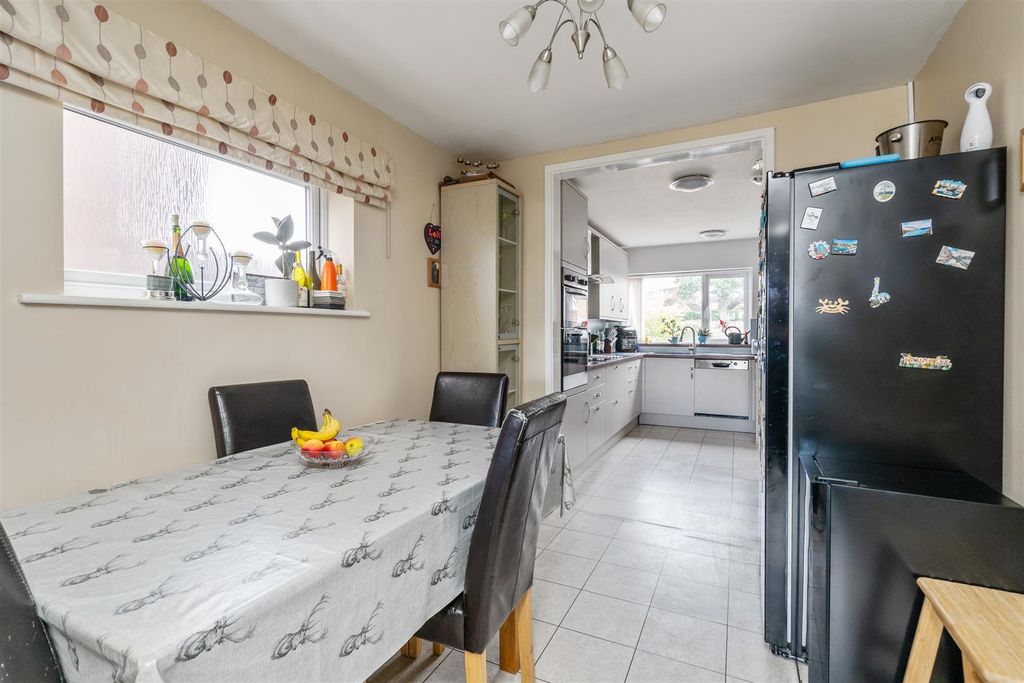 Property photo 3 of 17 45 Hollywell Road_2.Jpg