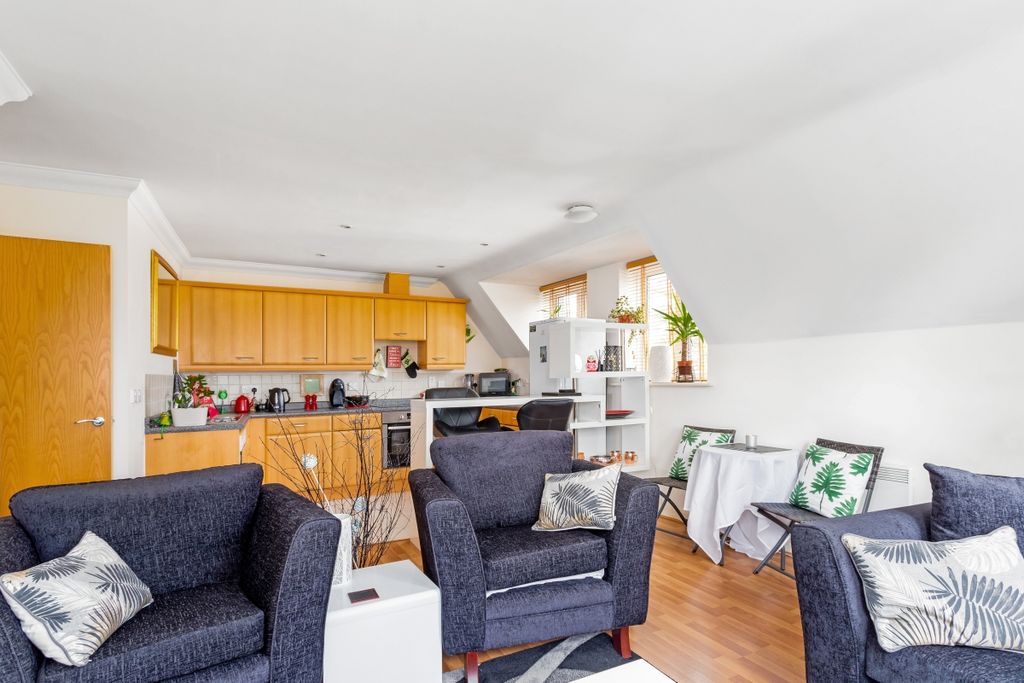 Property photo 2 of 9