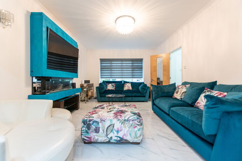 Property photo 2 of 21