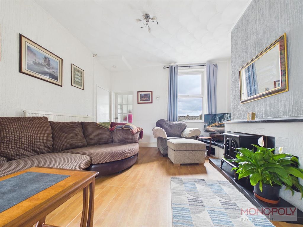 Property photo 3 of 16 Living Room