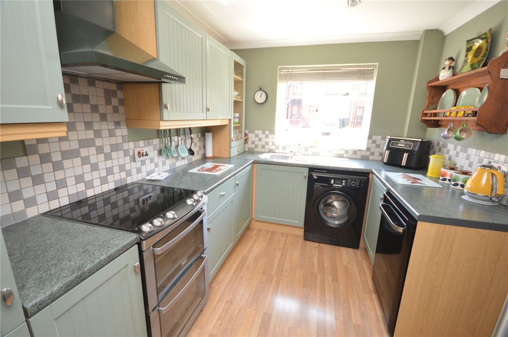 Property photo 3 of 13 Kitchen