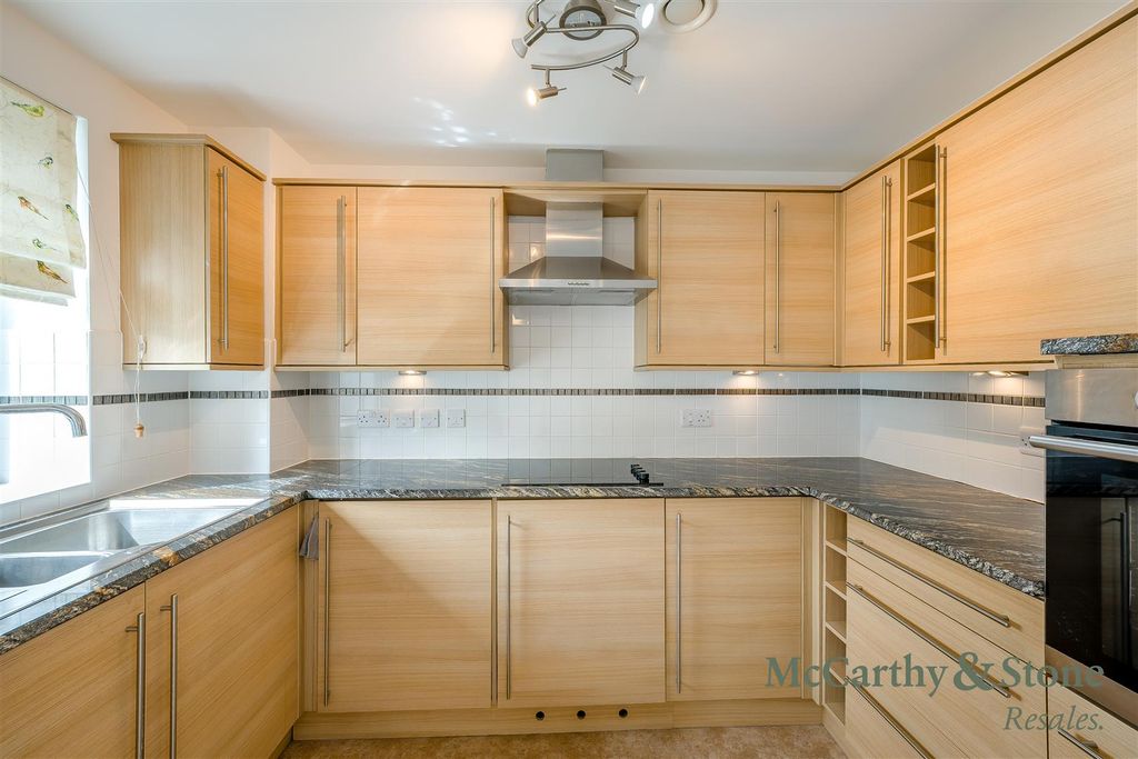 Property photo 3 of 21 8704157-Interior03.Jpg