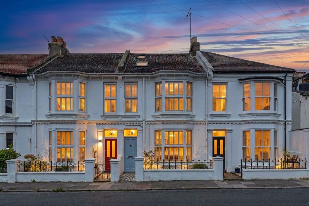 Property photo 1 of 28