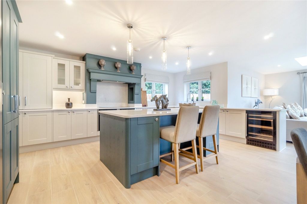 Property photo 2 of 21 Picture No. 51