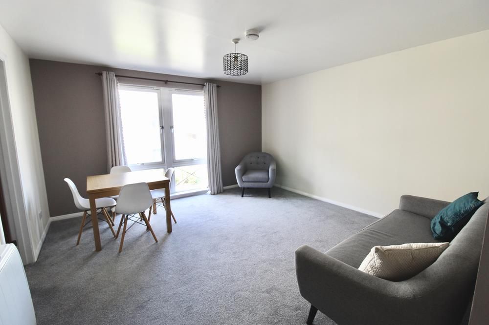 Property photo 1 of 8 Lounge