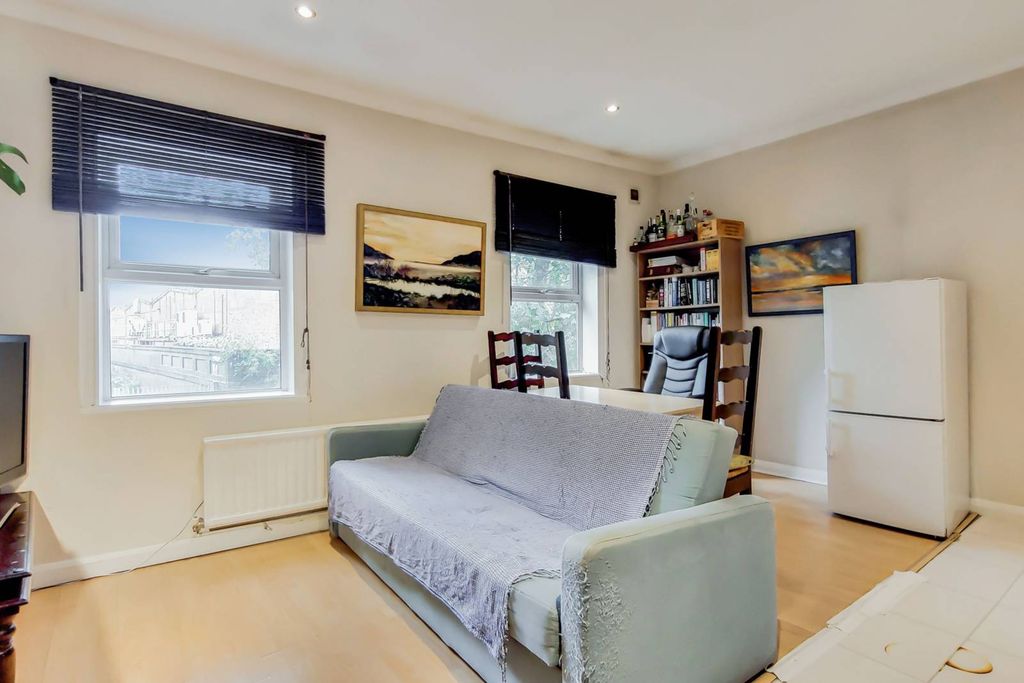 Property photo 3 of 11