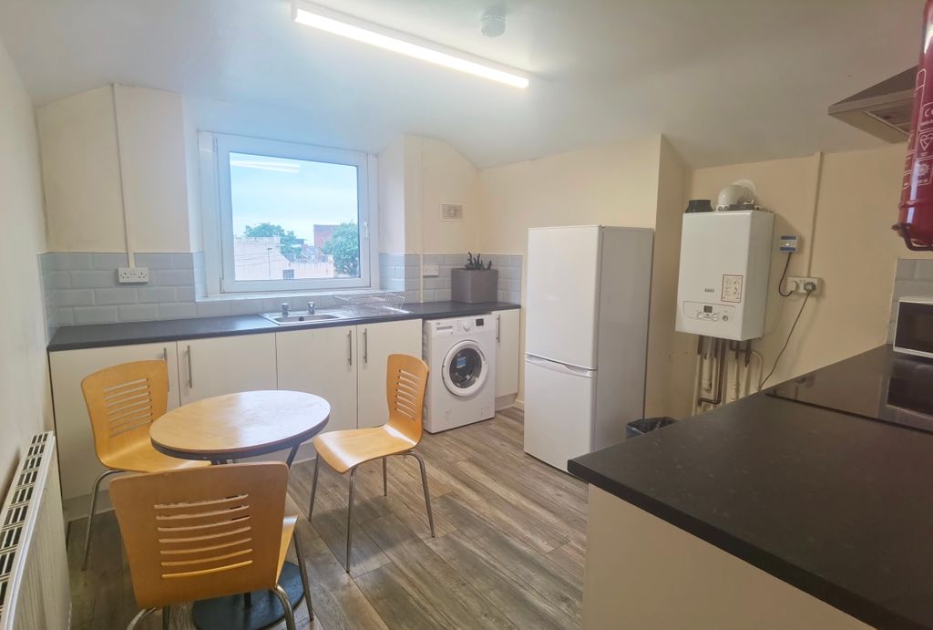 Additional image 9 of 2 bed flat to rentFirst Floor Flat, Mansel Street, Swansea SA1