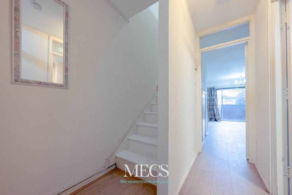 Property photo 2 of 11 1785615