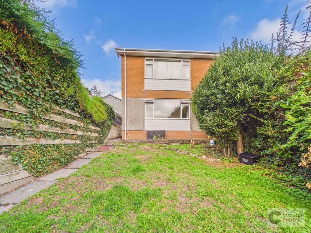Property photo 1 of 10 Rear Aspect/Enclosed Rear Garden