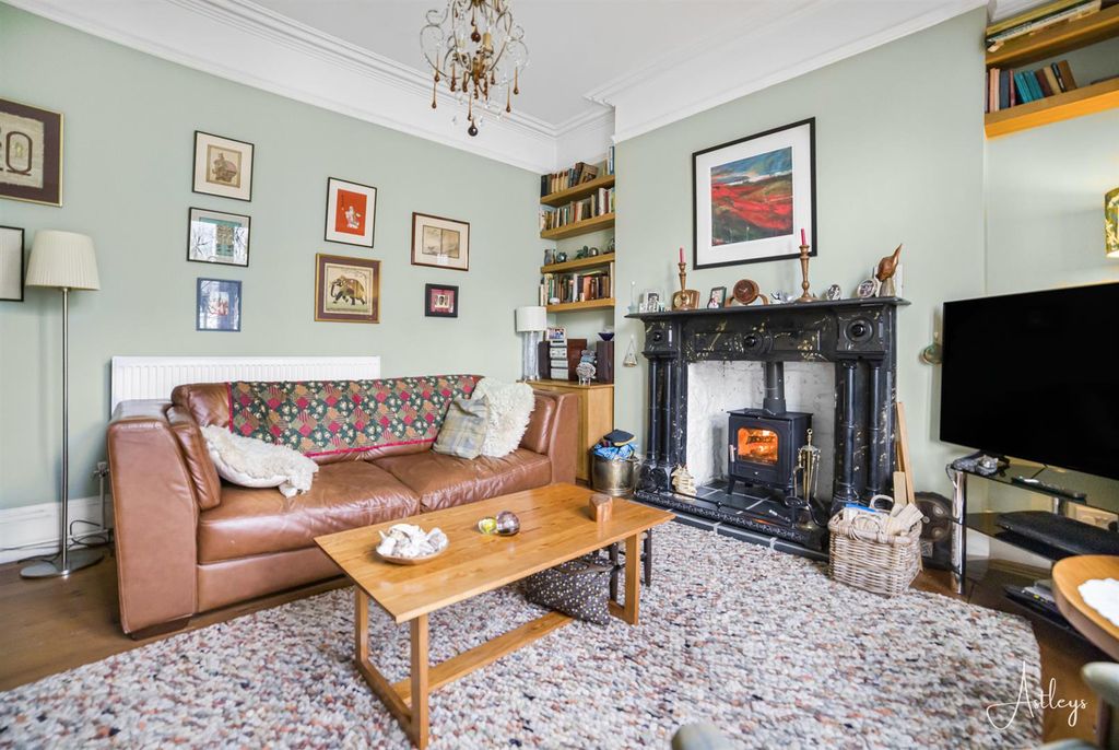 Property photo 2 of 30 Sitting Room