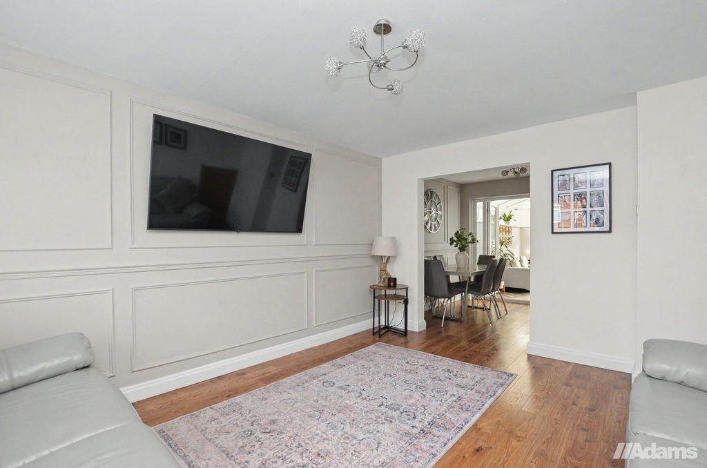 Property photo 2 of 32