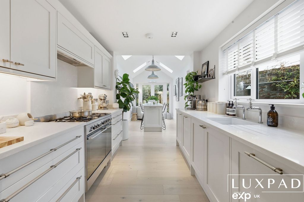 Property photo 3 of 25