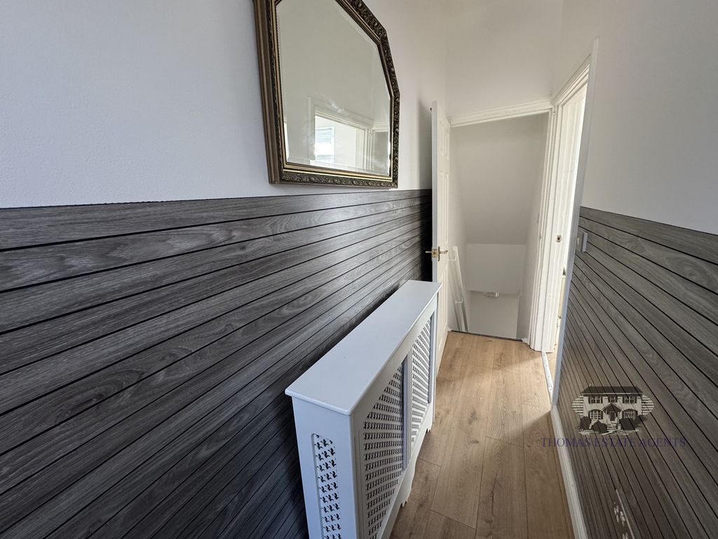 Property photo 2 of 16 Entrance Passage