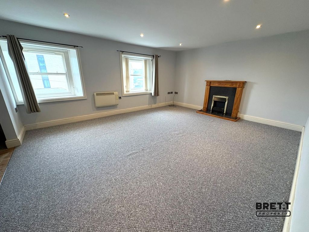 Property photo 2 of 7 Living Room