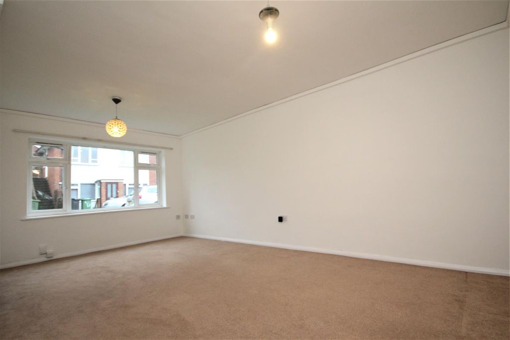 Property photo 3 of 7 Lounge.Jpg