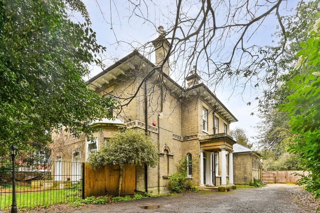 Property photo 2 of 44